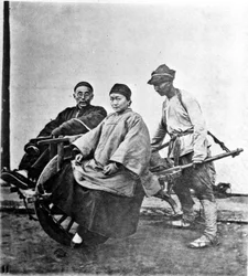 中国、人力車 1870年頃（写真）