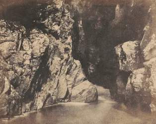 池のほとり、ダンケルドのゴロゴロ橋、c.1853年（写真）