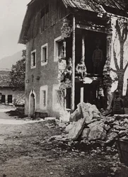 アルバム "Meine weltkriegs - Erinnerungen South-West Front (Carinthia, Italien, South Tyrol) (私の世界大戦-南西戦線の記憶（カリンシア、イタリア、トレンティーノ・アルト・アディジェ）1915年3月31日-1918年11月19日 - Josef Zohles Wien ": Valbrunaの瓦礫（モノクロ写真