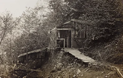 アルバム "Meine weltkriegs - Erinnerungen South-West Front (Carinthia, Italien, South Tyrol) (私の世界大戦-南西戦線の思い出（カリンシア、イタリア、トレンティーノ・アルト・アディジェ）1915年3月31日-1918年11月19日 - Josef Zohles Wien ": 軍のバラック（モノクロ写真