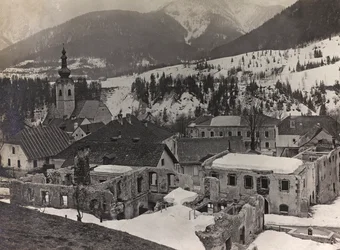 アルバム "Meine weltkriegs - Erinnerungen South-West Front (Carinthia, Italien, South Tyrol) (私の世界大戦-南西戦線の記憶（カリンシア、イタリア、トレンティーノ・アルト・アディジェ）1915年03月31日-1918年11月19日 - Josef Zohles Wien ": タルヴィジオの瓦礫（モノクロ写真
