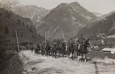 アルバム「Meine weltkriegs - Erinnerungen South-West Front (Carinthia, Italien, South Tyrol) (私の世界大戦-南西戦線の記憶（カリンシア、イタリア、トレンティーノ・アルト・アディジェ）1915年3月31日-1918年11月19日 - Josef Zohles Wien ": 騎兵隊の兵士（b/...