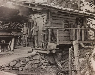 アルバム "Meine weltkriegs - Erinnerungen South-West Front (Carinthia, Italien, South Tyrol) (私の世界大戦-南西戦線の思い出（カリンシア、イタリア、トレンティーノ・アルト・アディジェ）1915/03/1931-12/11/1918 - Josef Zohles Wien ": 住宅担当者（モノクロ写真