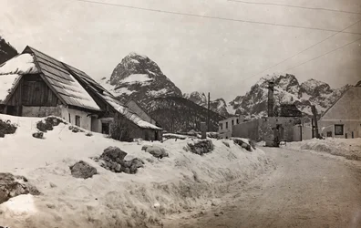 アルバム「Meine weltkriegs - Erinnerungen South-West Front (Carinthia, Italien, South Tyrol) (私の世界大戦-南西戦線の記憶（カリンシア、イタリア、トレンティーノ・アルト・アディジェ）1915/03/1931-12/11/1918 - Josef Zohles Wien」：Cave del Predil（b/）の風景。