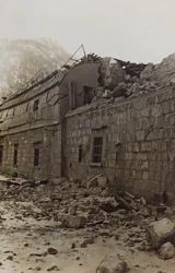 アルバム "Meine weltkriegs - Erinnerungen South-West Front (Carinthia, Italien, South Tyrol) (私の世界大戦-南西戦線の記憶（カリンシア、イタリア、トレンティーノ・アルト・アディジェ）1915/03/1931-12/11/1918 - Josef Zohles Wien ": 工場の瓦礫 (白黒写真)