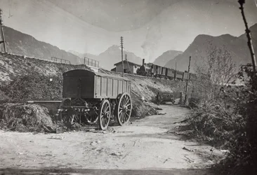 アルバム "Meine weltkriegs - Erinnerungen South-West Front (Carinthia, Italien, South Tyrol) (私の世界大戦-南西戦線の思い出（カリンシア、イタリア、トレンティーノ・アルト・アディジェ）1915年3月31日-1918年11月19日 - Josef Zohles Wien ": 鉄道Tolmezzo (モノクロ写真)