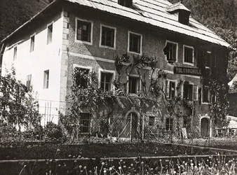アルバム "Meine weltkriegs - Erinnerungen South-West Front (Carinthia, Italien, South Tyrol) (私の世界大戦-南西戦線の思い出（カリンシア、イタリア、トレンティーノ・アルト・アディジェ）1915/03/1931-12/11/1918 - Josef Zohles Wien ": 小学校 Malborghe