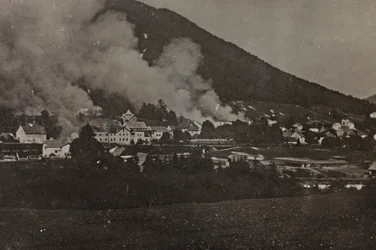 アルバム "Meine weltkriegs - Erinnerungen South-West Front (Carinthia, Italien, South Tyrol) (私の世界大戦-南西戦線の記憶（カリンシア、イタリア、トレンティーノ・アルト・アディジェ）1915年3月31日-1918年11月19日 - Josef Zohles Wien ": タルヴィジオでの爆撃（モノクロP