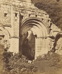 リーヴォルクス修道院。レフェクトリーのドアウェイ（1850年代