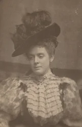 女性