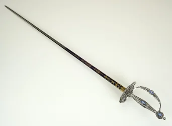 スモールソード、1790年頃（ファセット、バニッシュ、ブルー、ギルディングのスチールと鉄とジャスパーウェア）