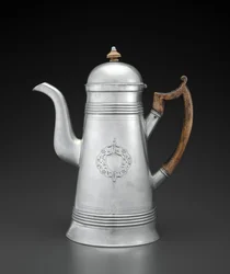 コーヒーポット、c。 1814年-1825年（ピューター、木）