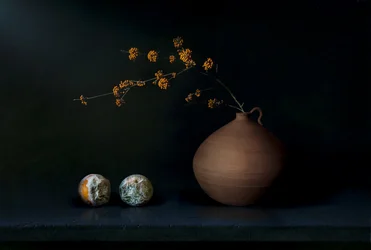 果物をあしらった暗い静物画