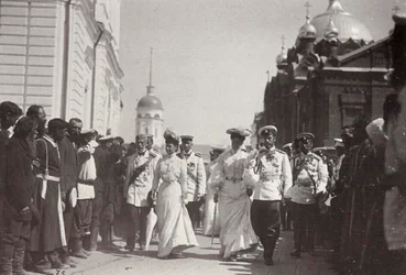 ロシアのサロフ修道院を訪れたロシア王室、1903年