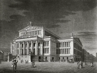 ドイツ、ベルリン、コンサートホール（Schauspielhaus）の眺め、カール・フリードリヒ・シンケルス（1781-1841）による彫刻