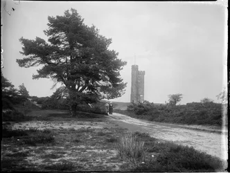 Leith Hill Tower, Leith Hill, Wotton, Mole Valley, Surrey, 25/05/1912 (foto em preto e branco)