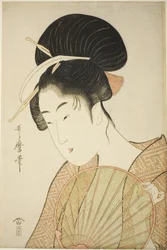 うちわを持つ女性