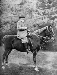 ノーフォークのサンドリンガムで隠れ家に乗ったエドワード7世王、c1902-c1910 1910