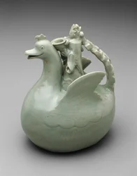 ボウルを持った王冠のライダーと鳥の形をした水差し