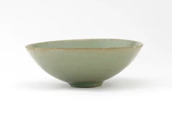 波間魚文成形鉢 12世紀中頃 青磁釉石器
