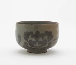 牡丹の花のデザインのカップ、12世紀前半