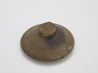 6世紀前半 蓋（無釉石器、自然灰釉の痕跡あり