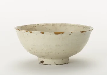 茶碗（コライジャワン）、16世紀末〜17世紀初頭（透明釉薬入り磁器、金漆補修）