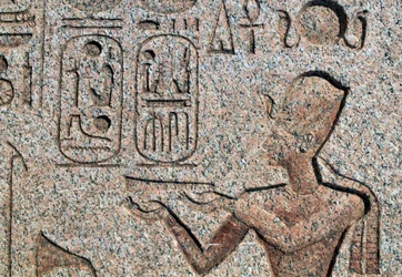 ラメセス2世のレリーフと碑文のあるオベリスク、エジプト、タニスのアメン大神殿、エジプト文明、新王国時代、第19王朝