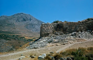 アクロポリスの壁：ペロポネソス半島の古代都市ミケネスの遺跡（紀元前1500～1100年） ギリシャ