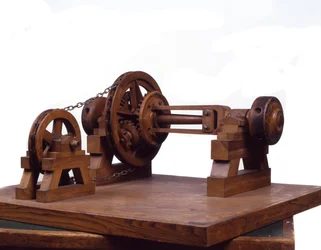 歯車と車輪の木製模型（モデル）は、レオナルド・ダ・ヴィンチ（Leonard de Vinci）（1452-1519）のデザインに基づいています。 ミラノ科学技術博物館。