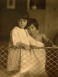 子供の肖像画。 Leonid Nikolaevich Andreyev (1871-1919) による銀ゼラチン写真