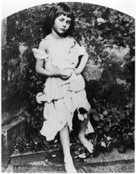 乞食の少女に扮したアリス・プレザンス・リデル（1852-1934）