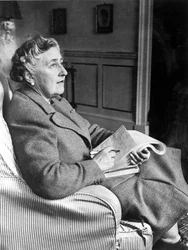 アガサ・クリスティ、イギリスの推理作家、1946年3月9日