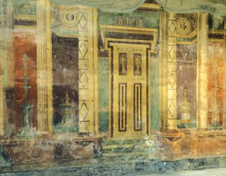 イタリア、カンパニア州、オプロンティ、トッレ・アンヌンツィアータ遺跡地域、ローマ時代のヴィラ・ポッパエア、大広間、第二次ポンペイ様式の柱のフレスコ画