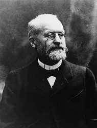 1907年にノーベル医学賞を受賞したフランスの細菌学者、シャルル・ルイ・アルフォンス・ラヴェラン（1845-1922）の肖像画。