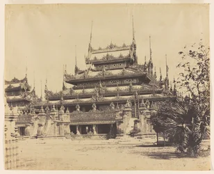 Amerapoora。 Maha-Too-Lo-Bounghian Kyoung、1855（ワックス紙ネガからアルブメン印刷）