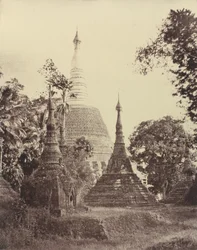ラングーンシュエ・ダゴン・パゴダ近景、1855年11月（写真）