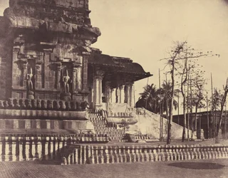 タンジョール1858年3月～4月、大パゴダ、入り口から外を見る（写真）