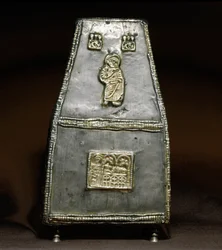中世の考古学(Middle Ages).ロンバルディアの蛮族芸術。聖遺物を受ける銀製の箱（聖遺物箱）。ロンバルディア美術、8～9世紀。貨幣。チヴィダーレ・デル・フリウリ、クレティアン美術館、大聖堂の宝物