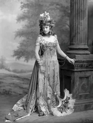 アルジャーノン・バーク夫人 1870-1967年、旧姓グエンドリン・アイリーン、エミリー・スローン＝スタンリー...、1897年。