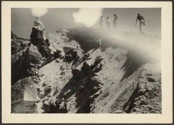 [ラッセン山のクレーター］