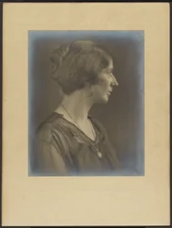 マーガレット・フュー - 彫刻家