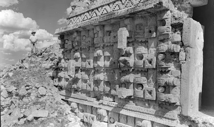 ユカタン半島、マヤ遺跡のレリーフ彫刻。1936