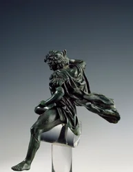 ギリシャ美術：「マケドニア王アレクサンドロス大王（紀元前356-323年）の騎馬像」。シキュオンのリュシッポス（紀元前395-305年）によるブロンズ彫刻、紀元前4世紀。イタリア、ローマ、ヴィラ・ジュリア国立博物館