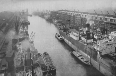 北のグレートドックランド、海から34マイル、それでも港、c1935