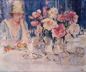 花を積んだテーブルの女性（キャンバスに油彩）