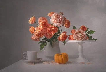 『秋のバラの静物画』