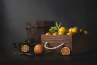 素朴なオレンジの静物画
