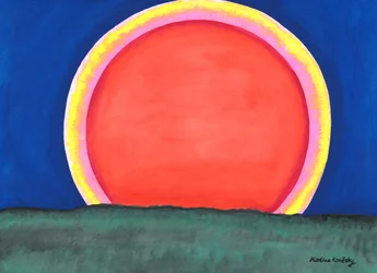 森の向こうの夕方の太陽