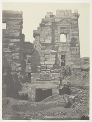 Medinet-Habou、Ramses-Méiamoun の Gyneceum の北ファサード、テーベ、184951。